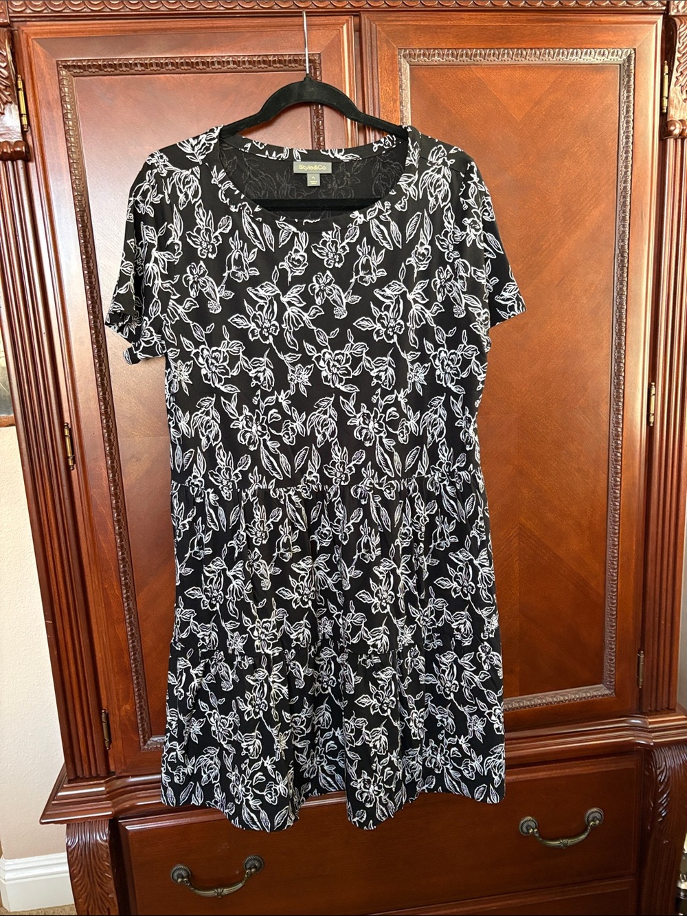 Style & Co. Black and White Floral Short Sleeve Dress